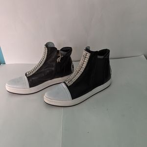 Stylish Black and White Women's High-Top Sneakers